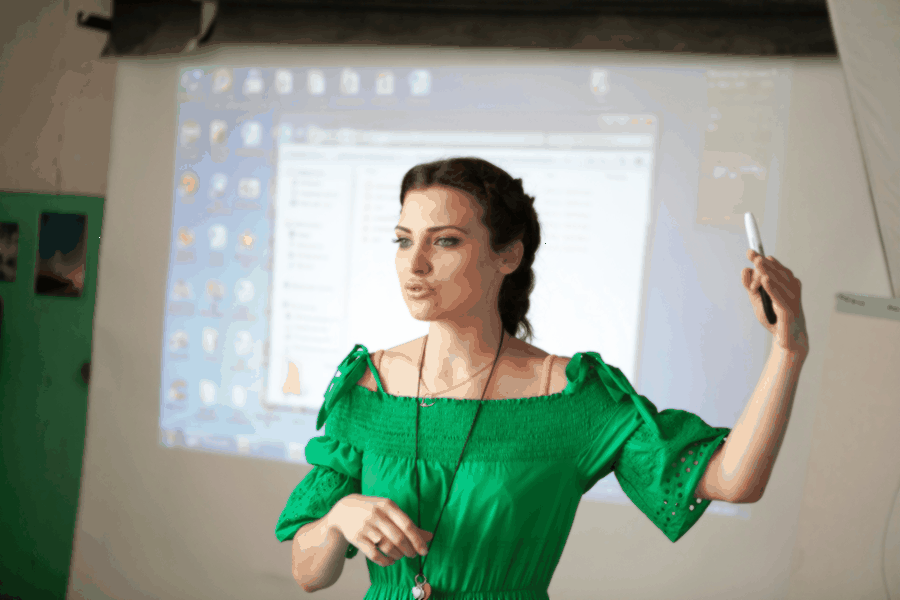 Team planning next steps for Software for structured thinking, knowledge management, and team collaboration using artificial intelligence